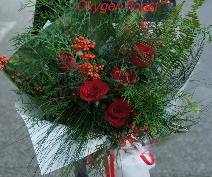 Chrismas Bouquet with red roses