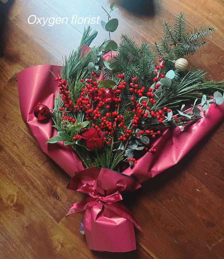 Red Holiday Flower Arrangement