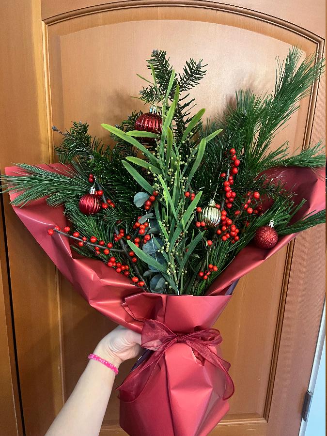 Red Holiday Flower Arrangement